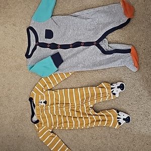 Set of 2 Carter's long sleeve footie pajamas n/b and 3m